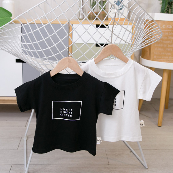 Gyerek póló fiúknak fekete-fehér rátéttel