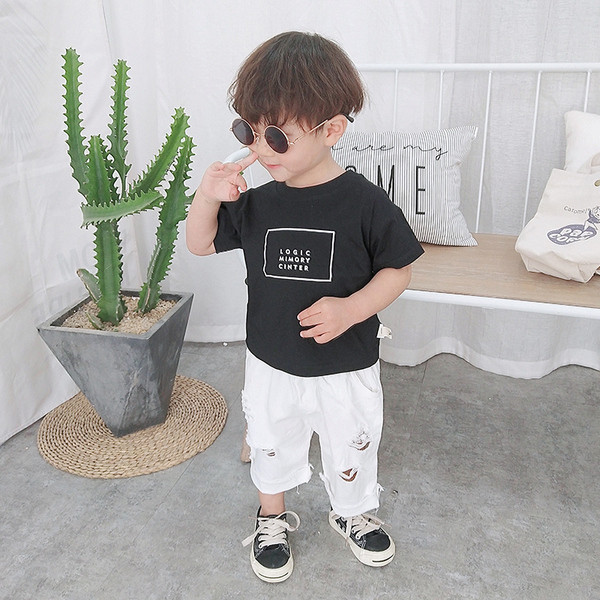 Gyerek póló fiúknak fekete-fehér rátéttel