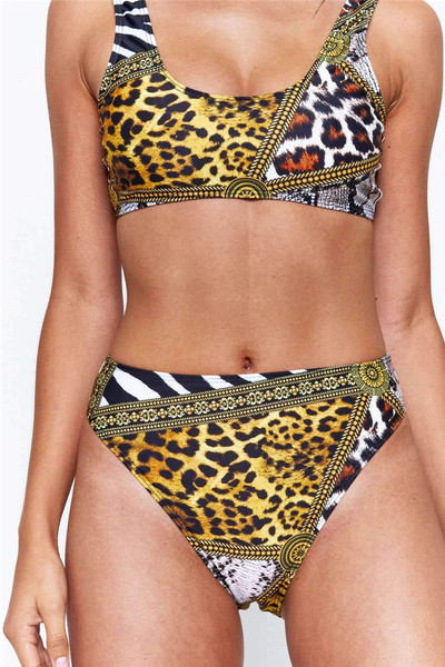 Costum de baie actual din două piese cu model de culoare