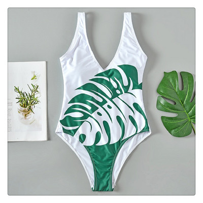 Costum de baie complet modern, cu decolteu în V, în alb