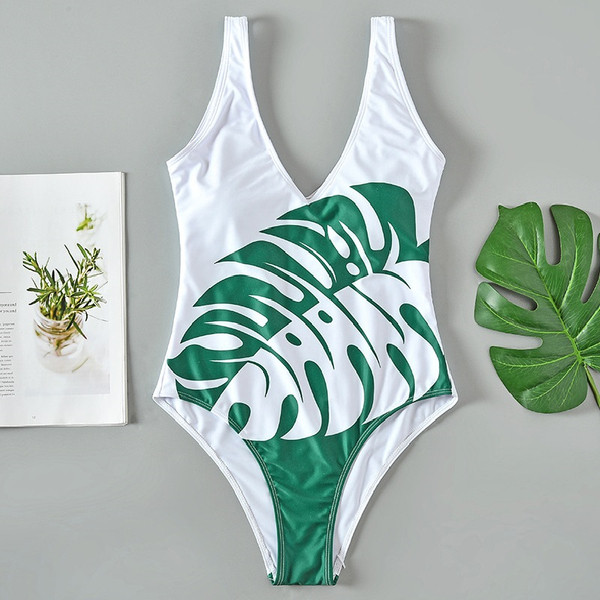 Costum de baie complet modern, cu decolteu în V, în alb