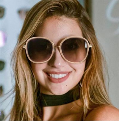 Актуални дамски слънчеви очила с кръгла форма в няколко цвята
