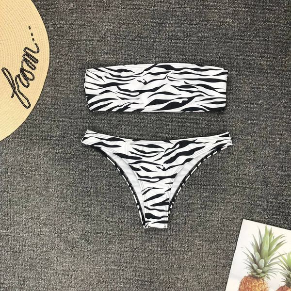 Új modell fürdőruha két részből, különböző mintákkal