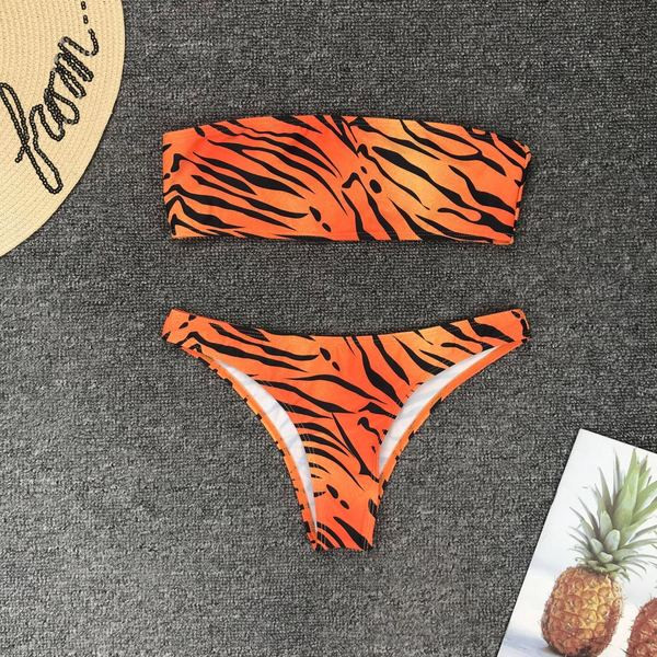 Új modell fürdőruha két részből, különböző mintákkal