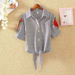 Καλοκαιρινό πουκάμισο με κέντημα και κοντά μανίκια σε δύο σχέδια