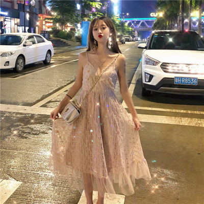 Nyári stílusos ruha vékony csipke- és tüllpánttal