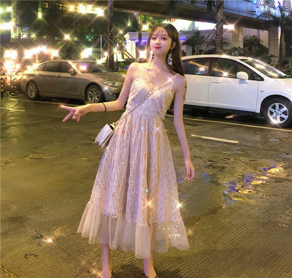 Nyári stílusos ruha vékony csipke- és tüllpánttal