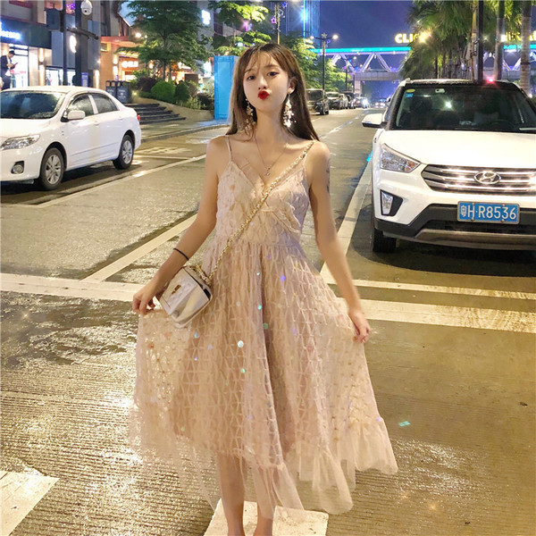 Nyári stílusos ruha vékony csipke- és tüllpánttal