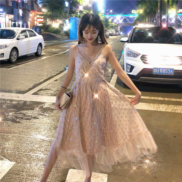 Nyári stílusos ruha vékony csipke- és tüllpánttal