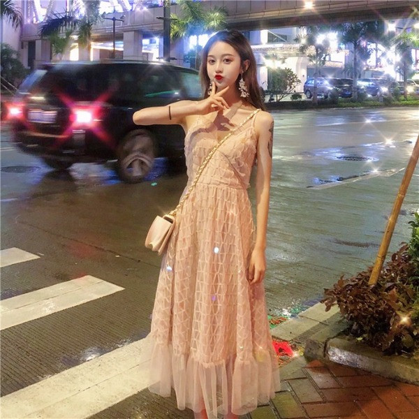 Nyári stílusos ruha vékony csipke- és tüllpánttal