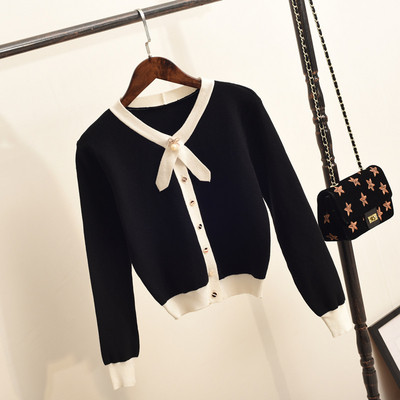 Vestă elegantă de damă cu decolteu în V în alb-negru