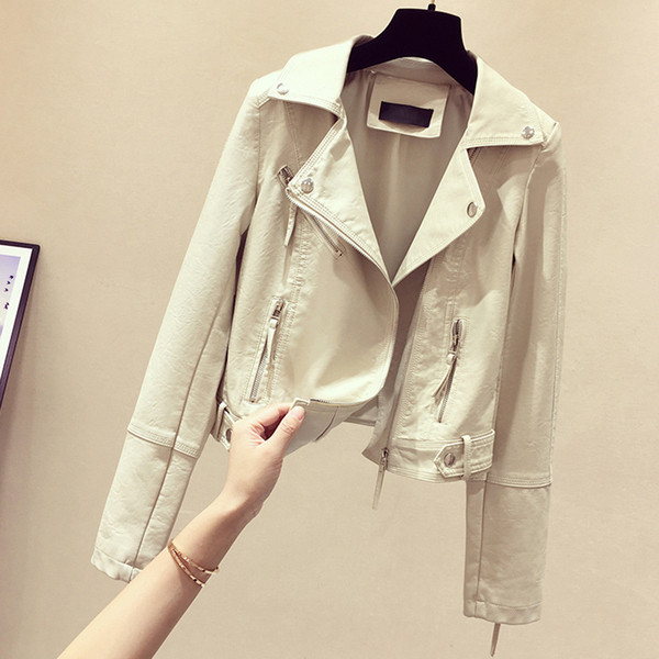 Ежедневно стилно дамско кожено яке в розов, бял и черен цвят 