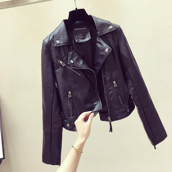 Ежедневно стилно дамско кожено яке в розов, бял и черен цвят 