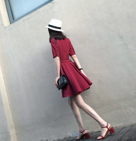 Stílusos női ruha 3/4 ujjú bordó színben