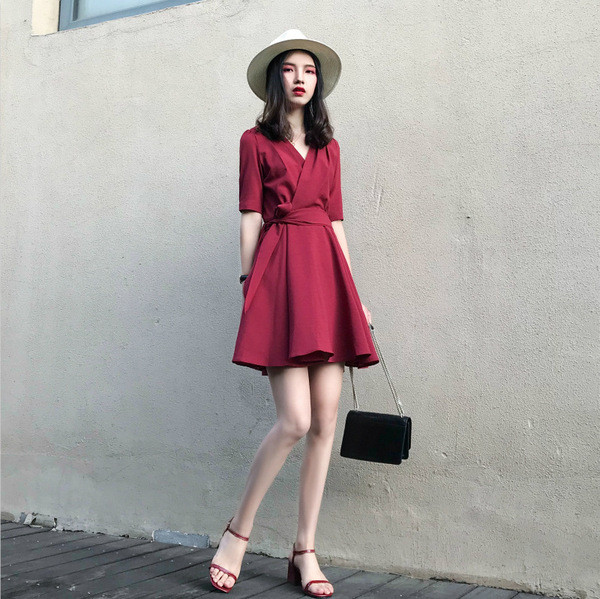 Stílusos női ruha 3/4 ujjú bordó színben