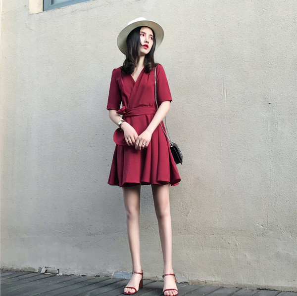 Stílusos női ruha 3/4 ujjú bordó színben