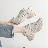 Modern női tornacipő két színben, magas talppal