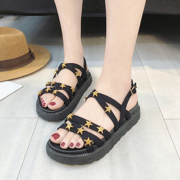 Alkalmi női szandál két színben, fűzőlyukkal