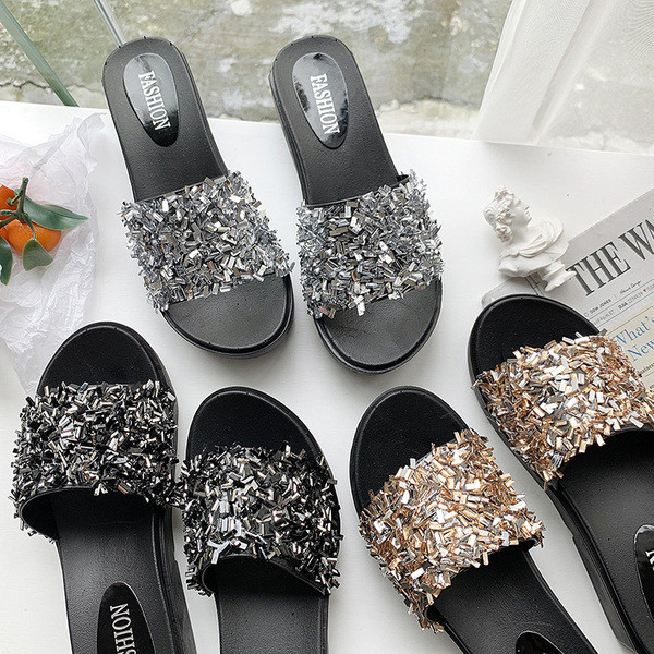 Aktuális magas talpú női papucs három színben