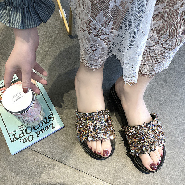 Aktuális magas talpú női papucs három színben