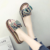 Aktuális női papucs lapos talppal, két színben