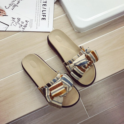 Aktuális női papucs lapos talppal, két színben