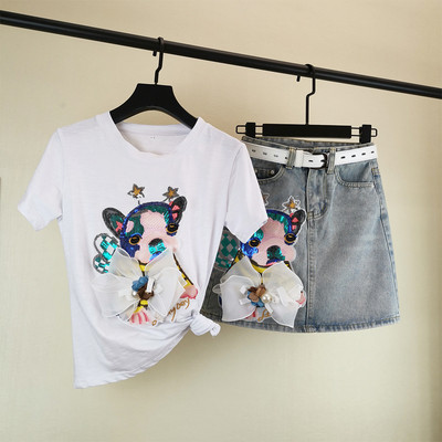 Modern női szett pólóval és farmerszoknyával