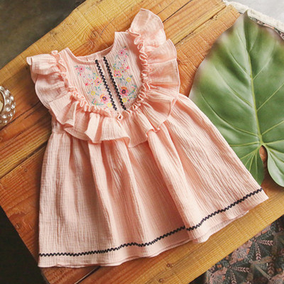Разкроена детска рокля за момичета с бродерия в розов цвят