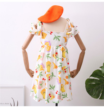 Alkalmi női ruha ejtett ujjakkal, fehér színben