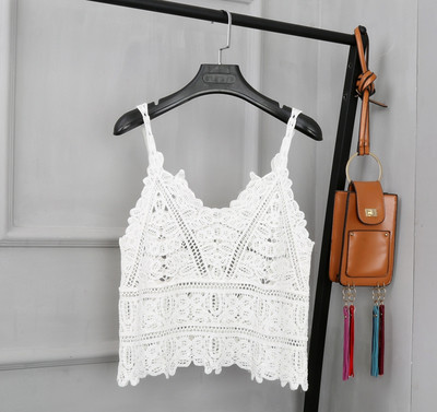 Stílusos női csipke felső, vékony pántokkal, többféle színben