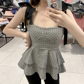 Stílusos női felső szabású modell fekete-fehér nyakkendővel