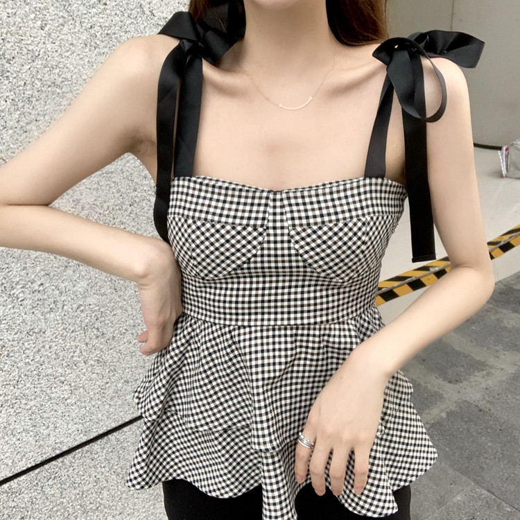 Stílusos női felső szabású modell fekete-fehér nyakkendővel