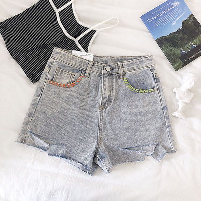 Pantaloni scurți din denim cu motive rupte în albastru