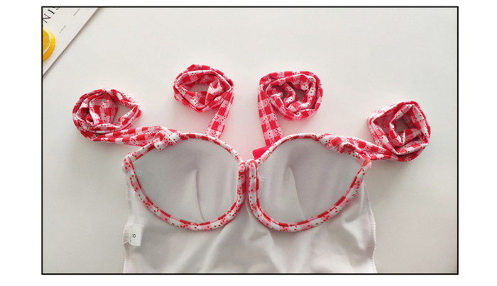 Costum de baie întreg în carouri, cu decupaje și cravate în roșu