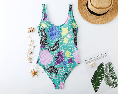 Модерен цял бански костюм с гол гръб и цветен десен