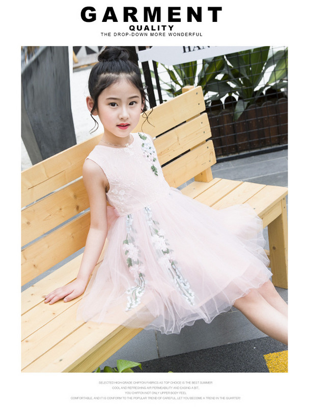 Rochie pentru copii stilata din dantela in doua culori cu panglica si tul