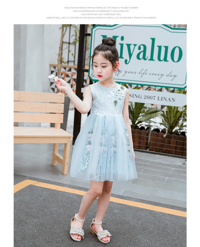 Rochie pentru copii stilata din dantela in doua culori cu panglica si tul