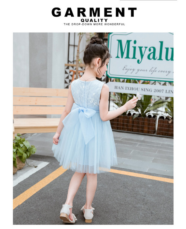 Rochie pentru copii stilata din dantela in doua culori cu panglica si tul