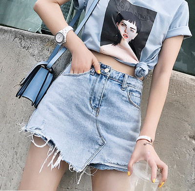 Актуална дамска къса дънкова пола с разкъсани мотиви