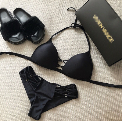 Κομψό μαγιό με τριγωνικό πάνω μέρος  σε πέντε χρώματα