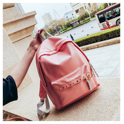 Нов модел дамска раница с джоб в черен и розов цвят