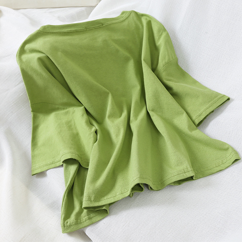 Bluză de damă modernă cu broderie în negru, alb și verde