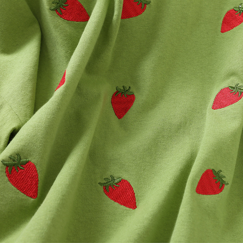 Bluză de damă modernă cu broderie în negru, alb și verde