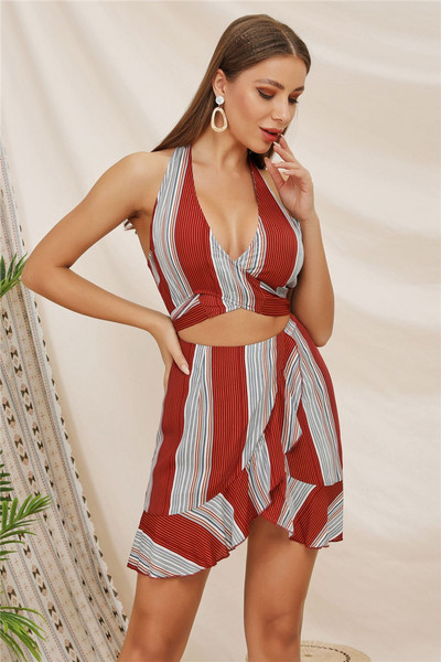 Rochie modernă de damă cu decupaje și spate gol în roșu