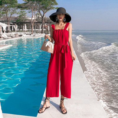 Salopetă de damă modernă cu curea în roșu