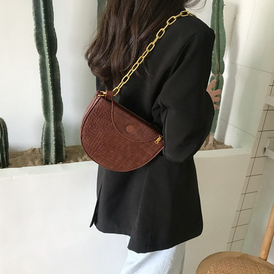 Geanta de dama moderna cu maner metalic in trei culori