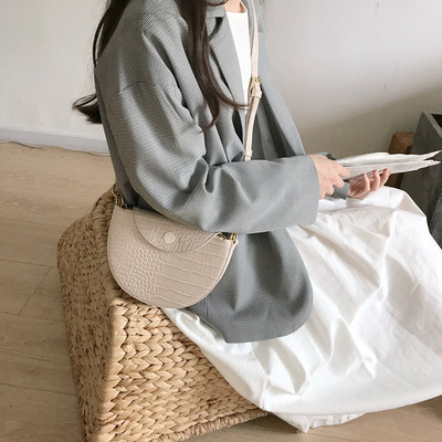 Geanta de dama moderna cu maner metalic in trei culori