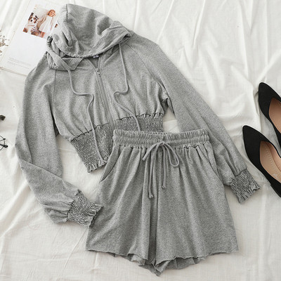 Set de damă sport-casual care include un hanorac și pantaloni scurți în mai multe culori