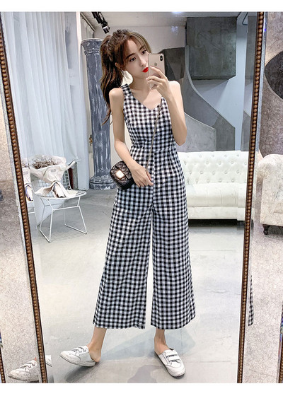 Salopeta dama in carouri model lat cu bretele