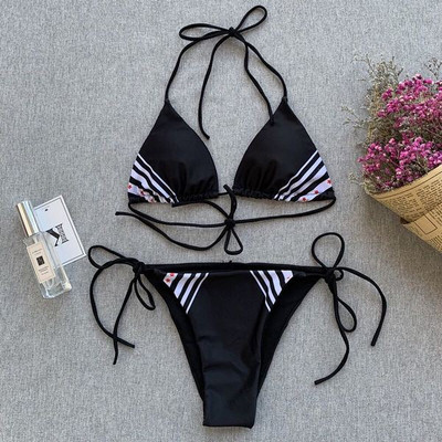 Modern kétrészes fürdőruha háromszög alakú felsővel, négy színben